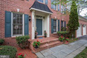 11700 Sherbrooke Woods Ln - Front Porch