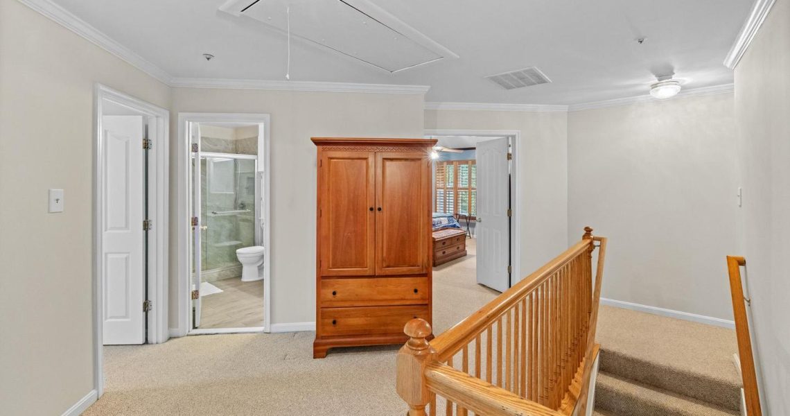 5714 Silk Tree Dr, Riverdale, MD 20737_2ndfllanding2