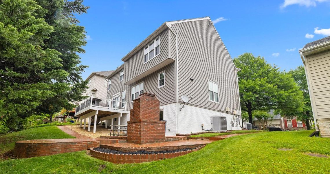 5714 Silk Tree Dr, Riverdale, MD 20737_backyard1