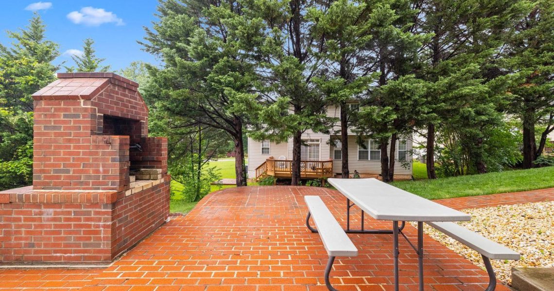 5714 Silk Tree Dr, Riverdale, MD 20737_backyard2