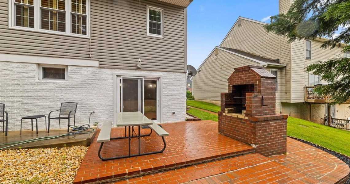 5714 Silk Tree Dr, Riverdale, MD 20737_backyard4