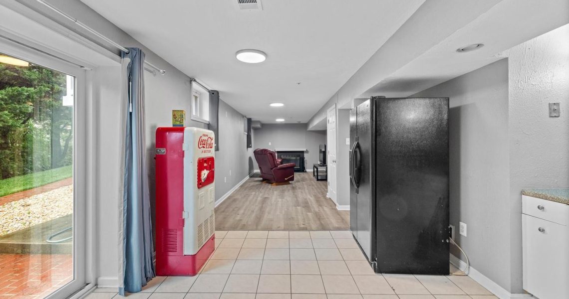 5714 Silk Tree Dr, Riverdale, MD 20737_basementminikitchen1