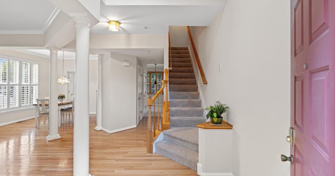 5714 Silk Tree Dr, Riverdale, MD 20737_foyer