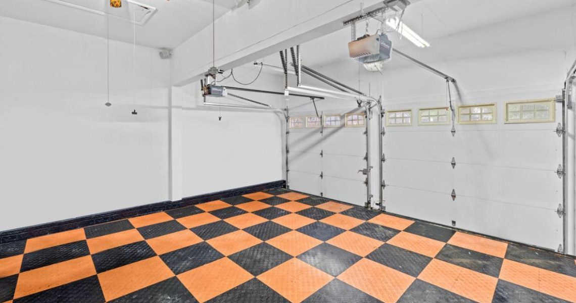 5714 Silk Tree Dr, Riverdale, MD 20737_garage2