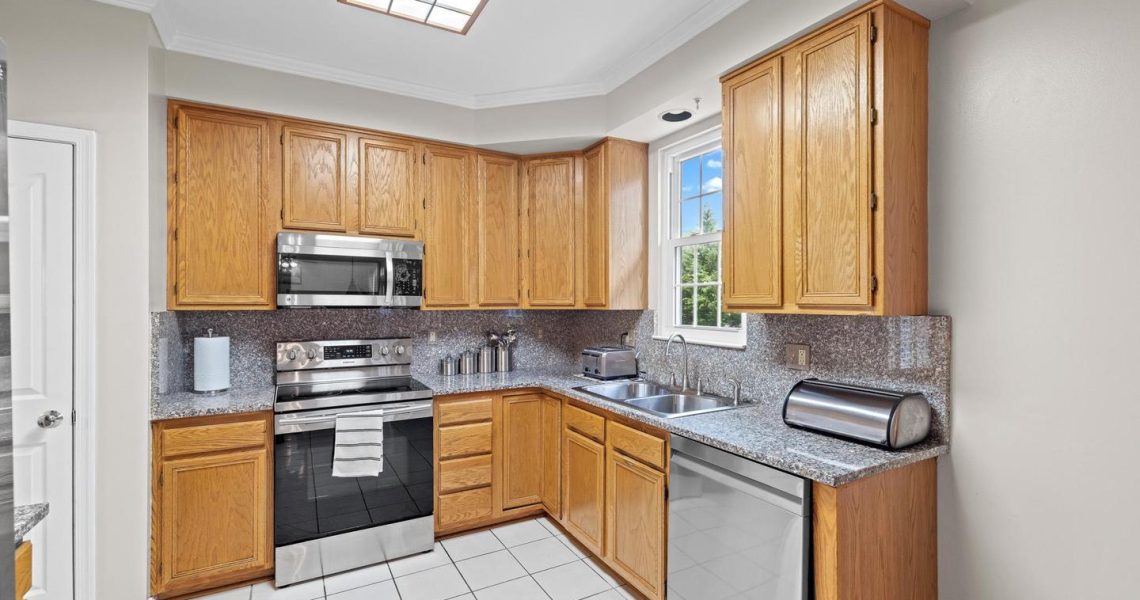 5714 Silk Tree Dr, Riverdale, MD 20737_kitchen1