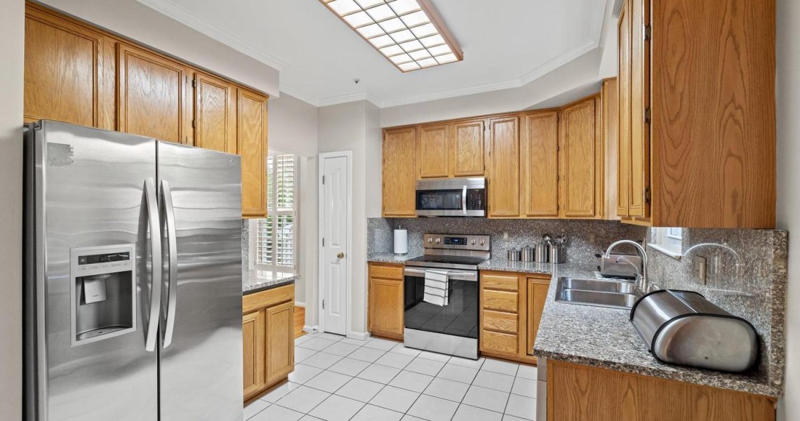 5714 Silk Tree Dr, Riverdale, MD 20737_kitchen3