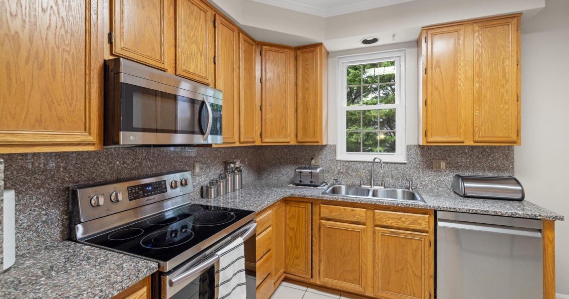 5714 Silk Tree Dr, Riverdale, MD 20737_kitchen4