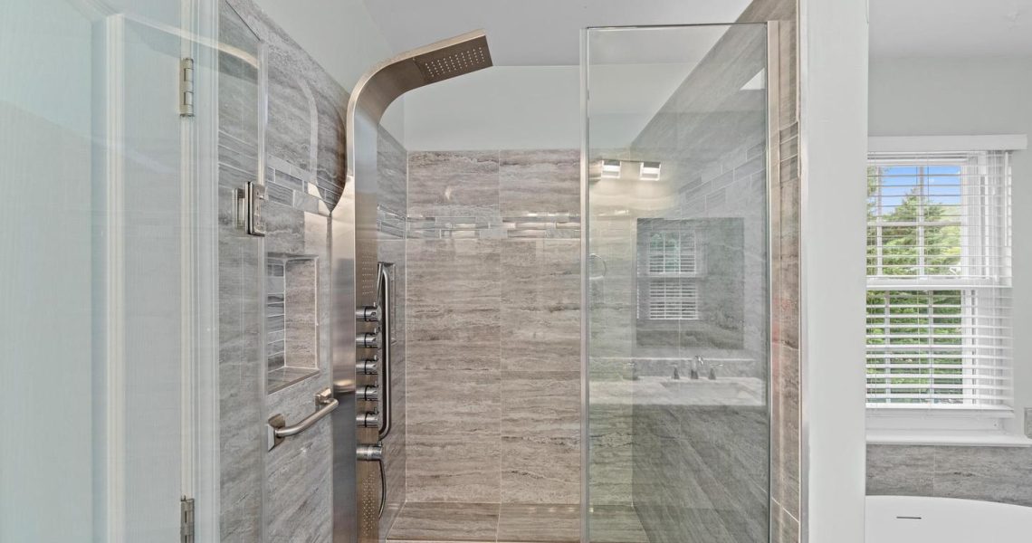 5714 Silk Tree Dr, Riverdale, MD 20737_primarybath3