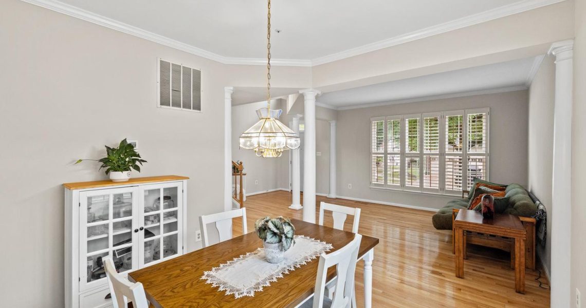 5715 Silk Tree Dr, Riverdale, MD 20737_livingrmdiningrm2